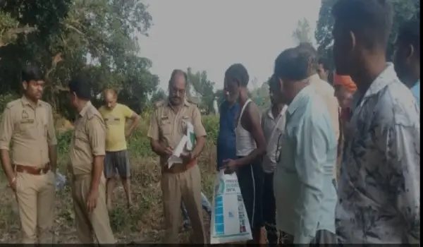 मां बेटे को खोजते हुए बाग पहुंचीं, आम के पेड़ से लटका मिला 26 वर्षीय युवक का शव